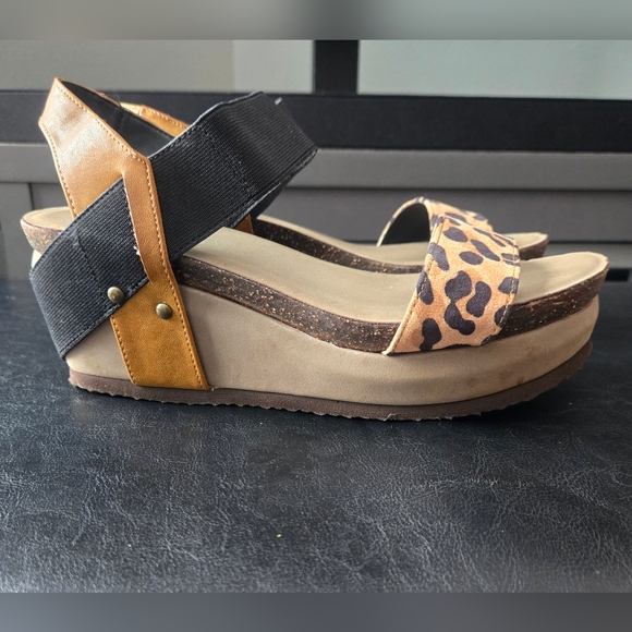Leopard Print and Black Women's Sandals - Picture 5 of 6